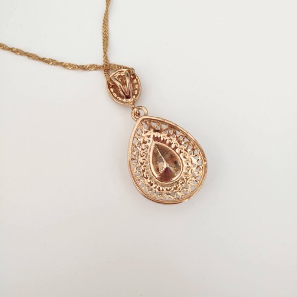 Ornate faux emerald and rhinestone gold pendant necklace - Picture 10 of 10